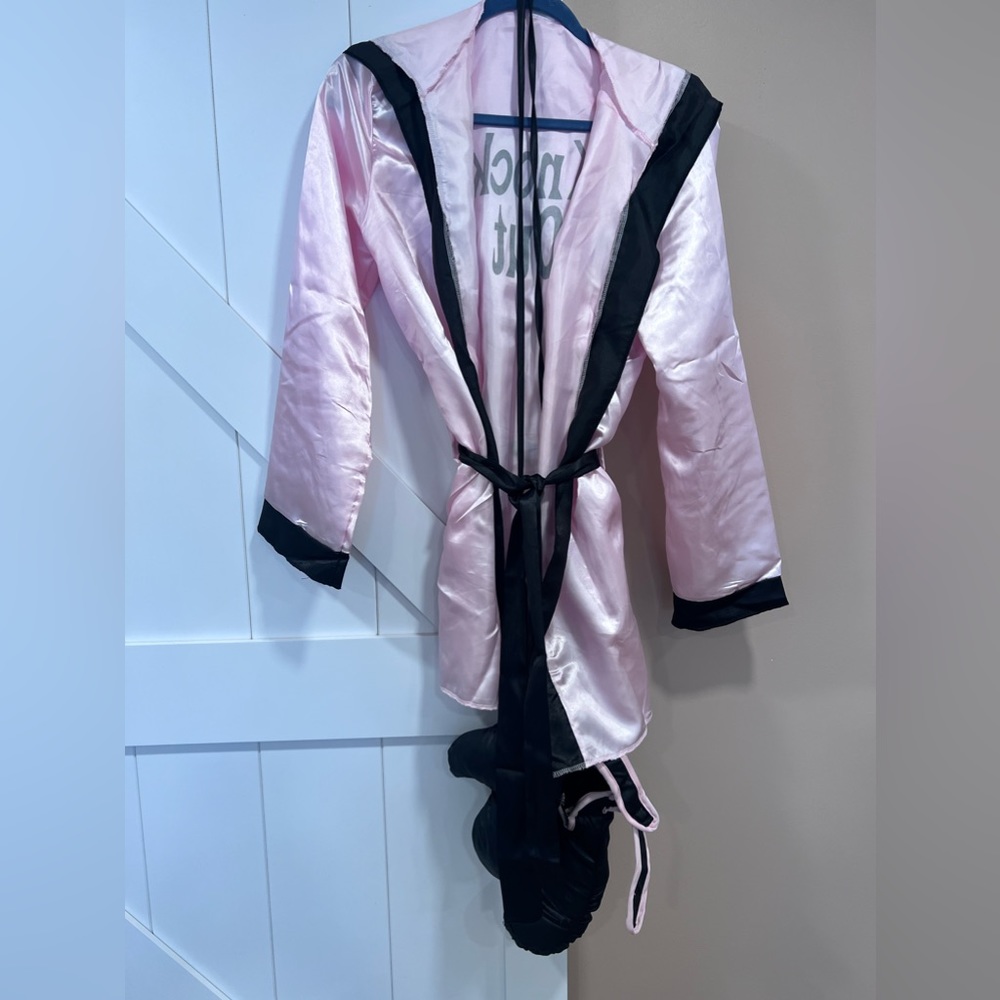 HALLOWEEN COSTUME KNOCK ✊🏼OUT 🥊